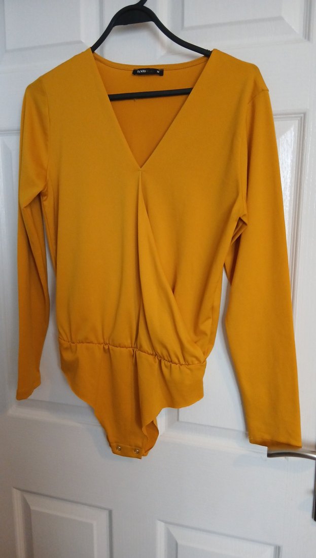 Sarı V Yakalı Uzun Kollu Bluz ve etek - Görsel 3