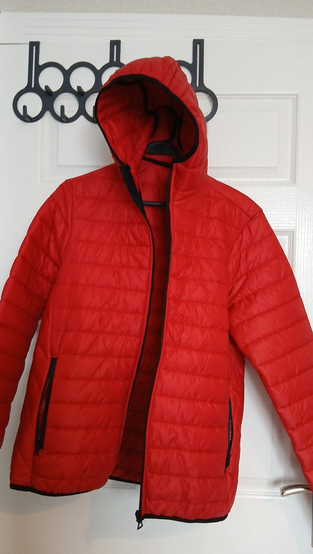 Kırmızı Kapüşonlu Fermuarlı  Mont - Görsel 2