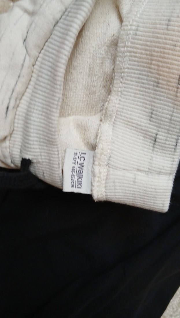 Eşofman Altı Rahat Kesim ve siyah tişört - Görsel 2