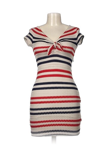 Guess Kısa Elbise %70 İndirimli.