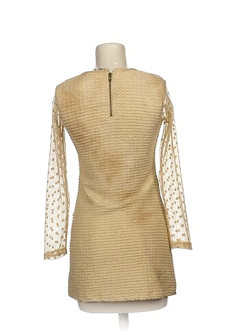 m Beden PreLoved Kısa Elbise %70 İndirimli.
