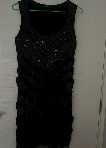 Siyah pullu ve yaprak işli yuvarlak yaka Kolsuz Midi Elbise - Görsel 3