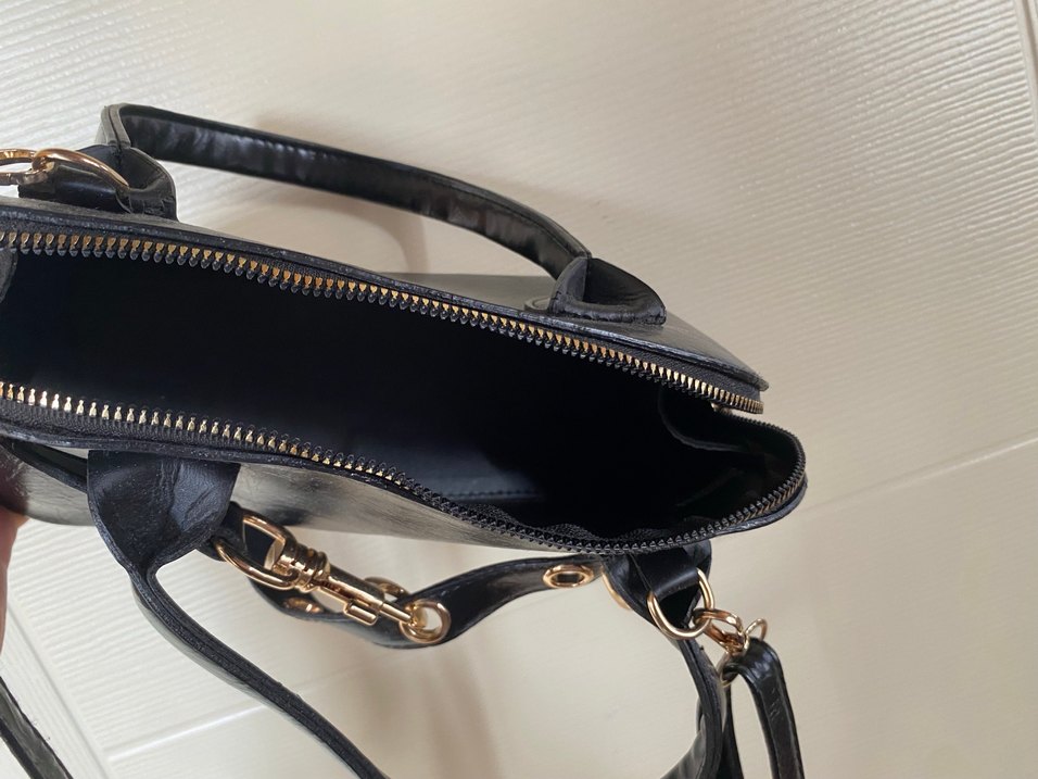 Klasik Siyah Deri Tokalı Kadın Çanta - Görsel 4