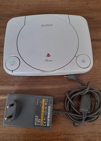 PS1 SCPH-102 Model PAL PSOne..Sadece cihaz ve adaptör verilecekt