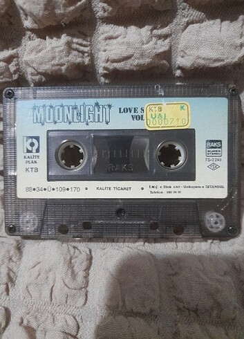 MOONLİGHT LOVE SONGS VOL6 albüm kaseti..Kaset resimdeki gibidir 