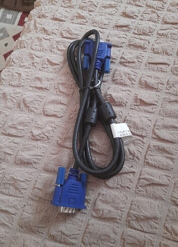 Monitör vga bağlantı kablosu 1.75 cm.uzunluğunda denenmiştir sor