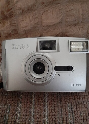 KODAK EC100 ANALOG FOTOĞRAF MAKİNESİ..icerisinde film takılı..20