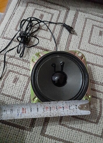 ROADSTAR kolon kutusunun içerisinden çıkan 10cm çapında kablolu