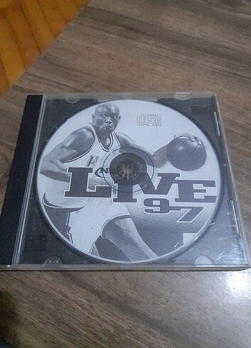 RETRO Orijinal EA SPORTS PC NBA LİVE 97 Oyunu..Resimdeki gibidir