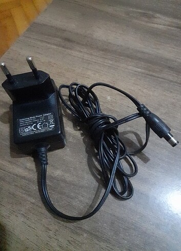 SWİTCHİNG MODE POWER ADAPTOR 5v 1A ŞARJ ALETİ ADAPTÖR..Hangi mar