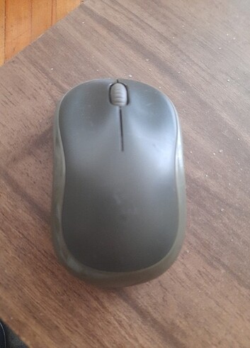 LOGİTECH Marka M185 Model Kablosuz Mouse..Üstündeki yazı solmuş 