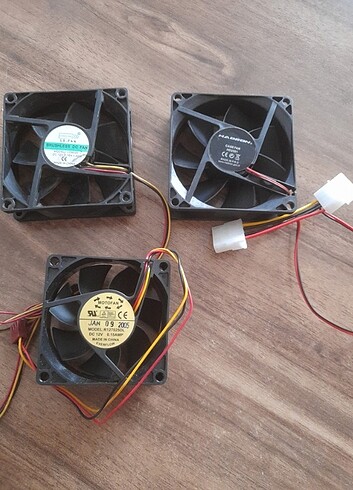 3 ADET ÇEŞİTLİ PC SOĞUTUCU FAN. [FİYAT 3'ÜNÜN FİYATIDIR..ADET Fİ