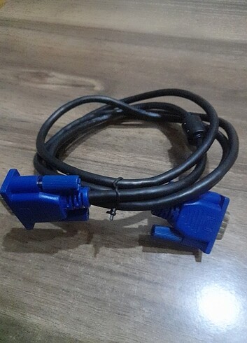 Monitör vga bağlantı kablosu 1.5 metre uzunluğunda 