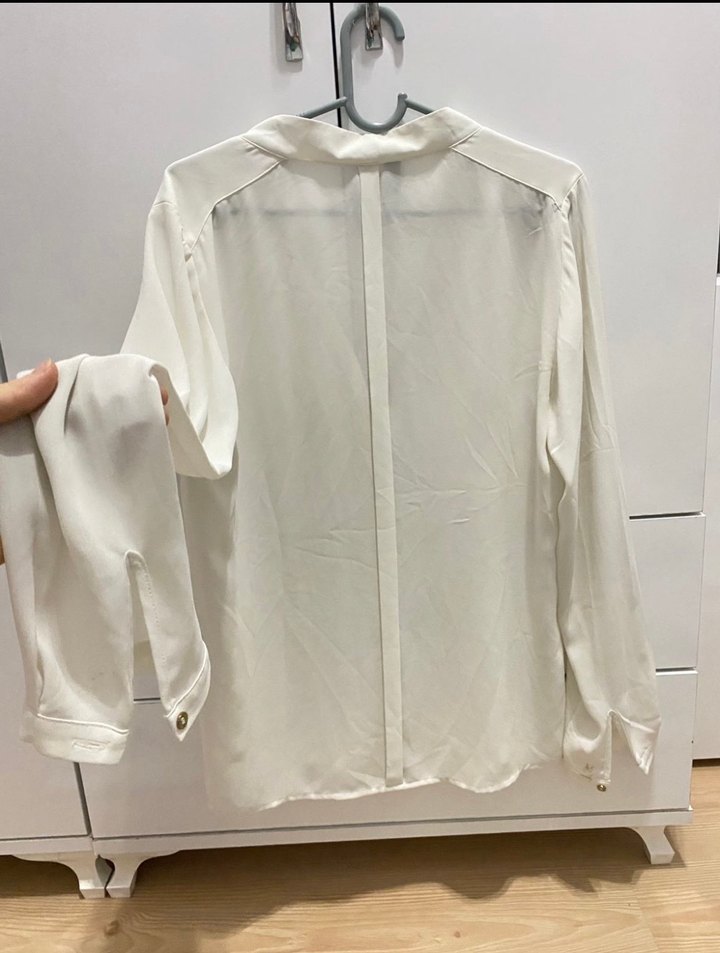 Düğmeli V Yaka Beyaz Keten Gömlek - Görsel 3