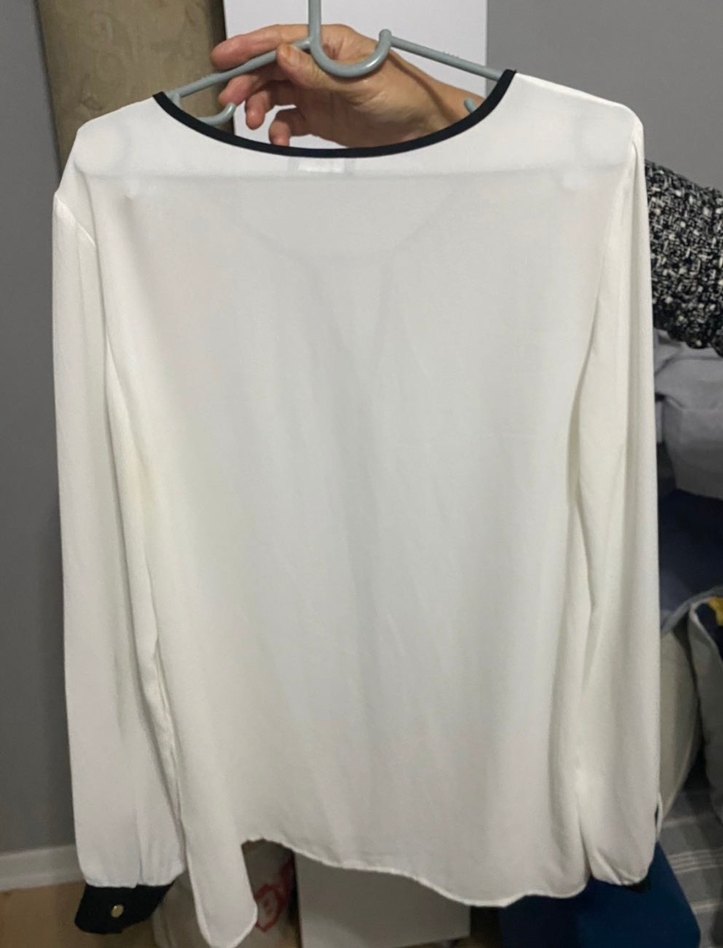 V Yaka Siyah Detaylı Beyaz Uzun Kollu Gömlek - Görsel 2