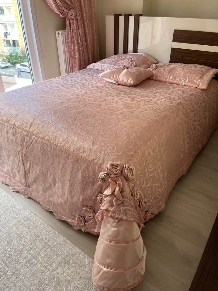 Nakışlı Pembe Yatak Örtüsü - Görsel 2