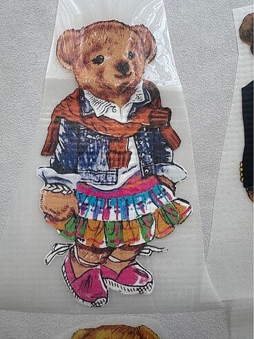 4 adet büyük boy ütü baskı.. YAZSIZ..