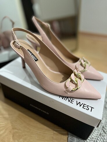 NİNE WEST PUDRA AÇIK PEMBE TEN RENGİ SİVRİ KISA TOPUKLU AYAKKABI