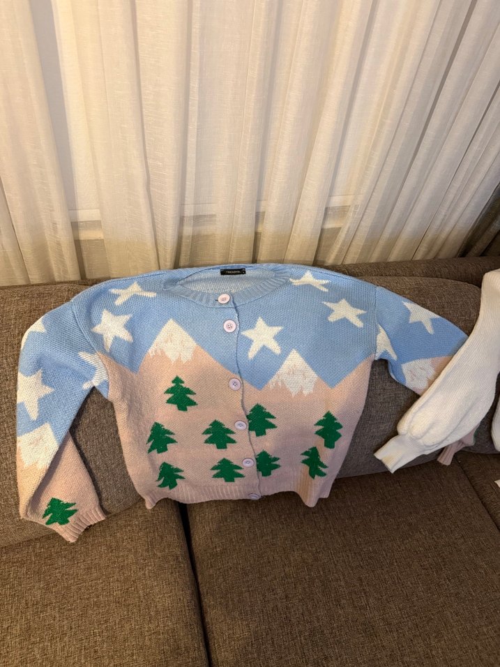 Bir hırka bir kazak birlikte satışta - Görsel 2