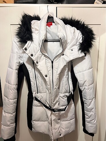 Guess mont