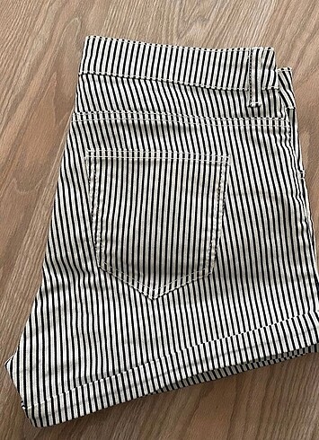 H&M H&M xs lacivert beyaz çizgili şort