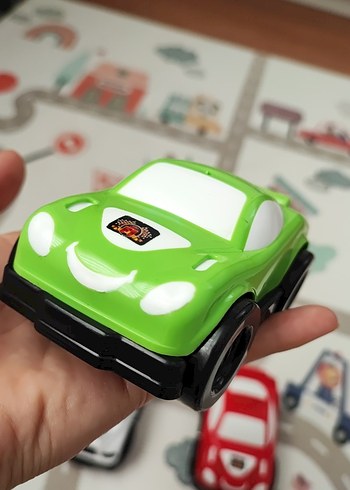 Beyaz ve renkli oyuncak arabalar seti - Görsel 2