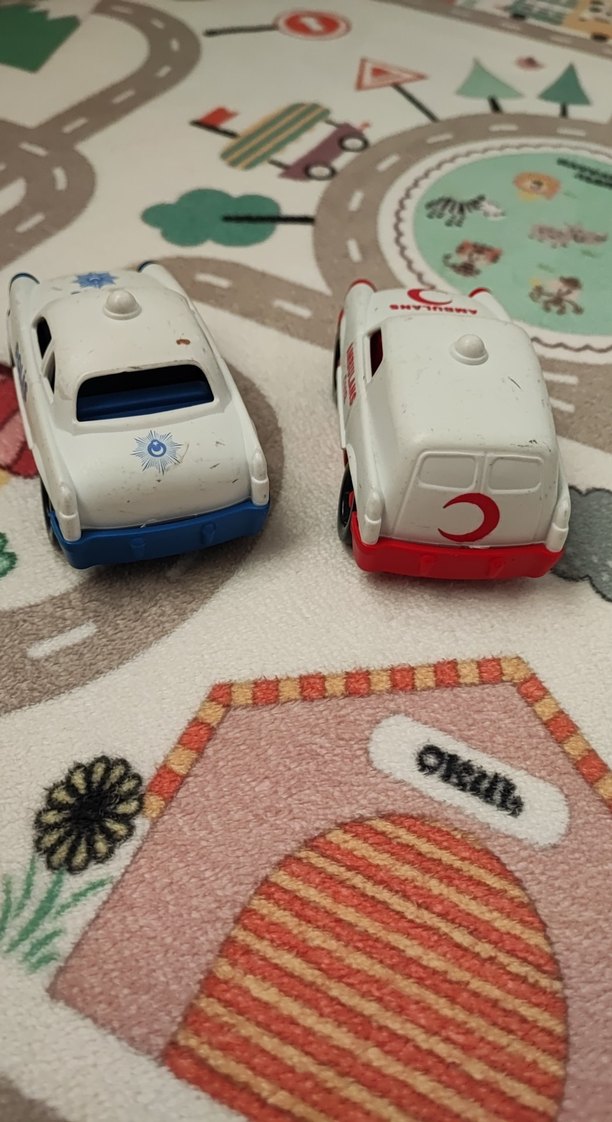 Beyaz Polis ve Ambulans Oyuncak Arabalar - Görsel 4
