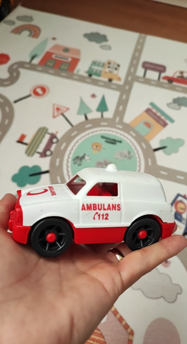 Beyaz Polis ve Ambulans Oyuncak Arabalar - Görsel 3