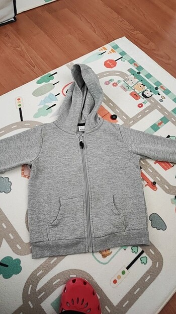 Kapüşonlu fermuarlı sweatshirt 