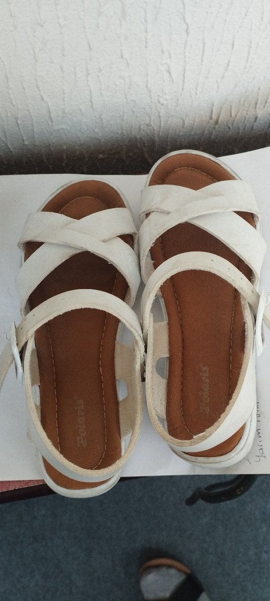 Beyaz Deri Tokalı Kız Sandalet - Görsel 2