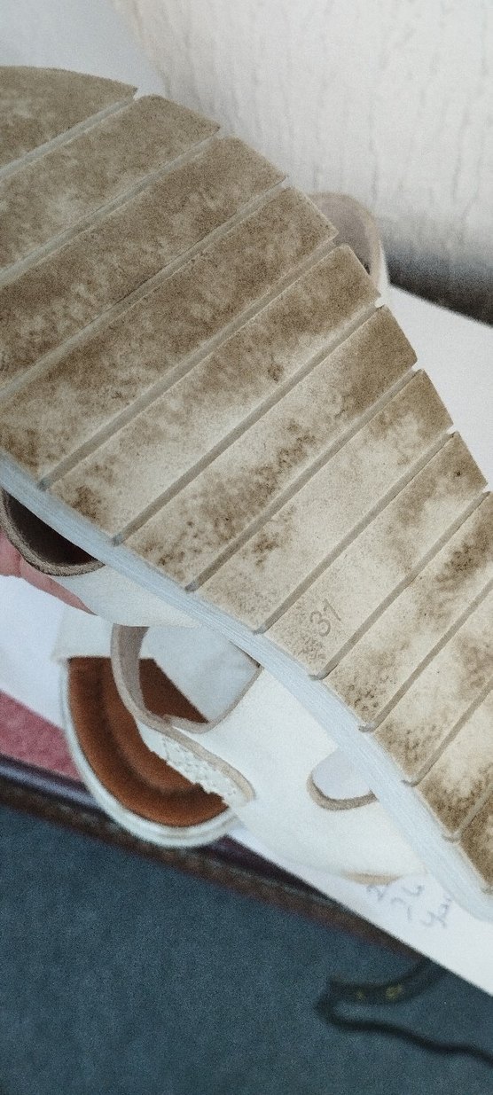 Beyaz Deri Tokalı Kız Sandalet - Görsel 3