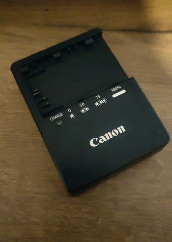 Canon Siyah Batarya Şarj Cihazı