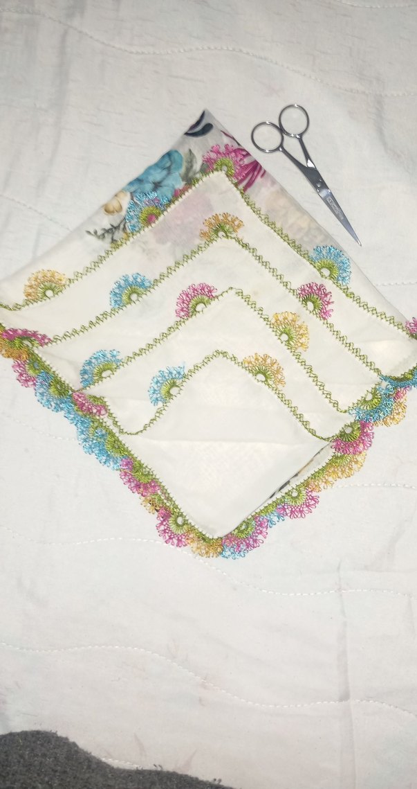 iğne oyası 4 Kenarlı Çok Renkli Kadın yazma - Görsel 2