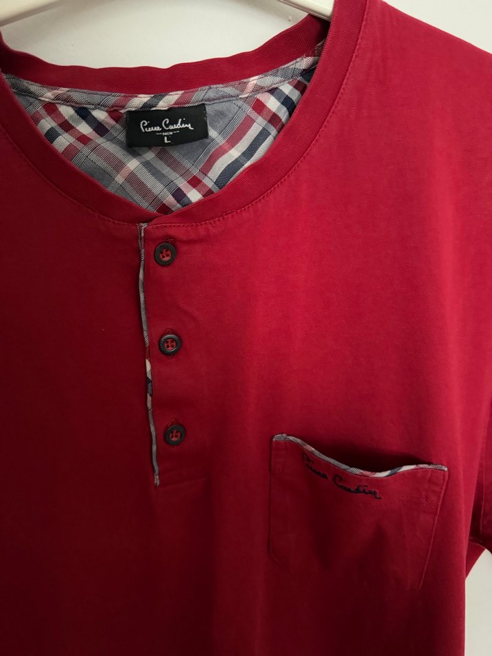 Kırmızı Düğmeli Erkek Tişört - Görsel 3