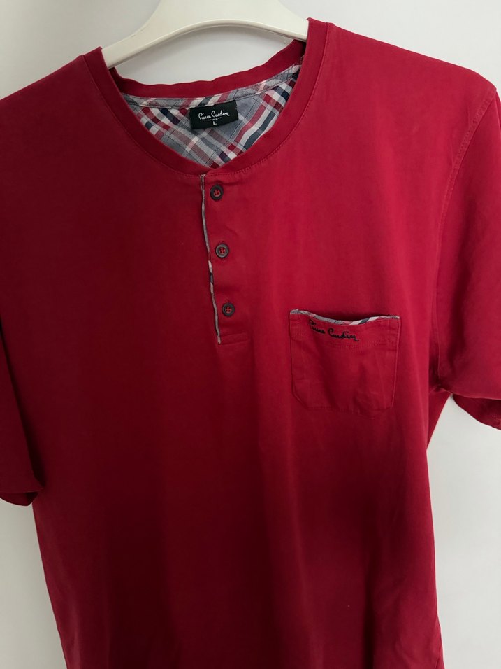 Kırmızı Düğmeli Erkek Tişört - Görsel 2