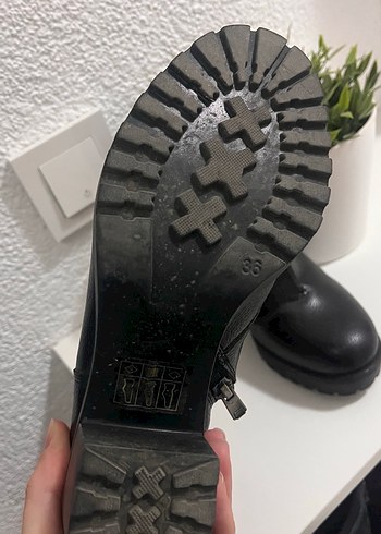 Siyah Deri Topuklu Kadın Bot - Görsel 4