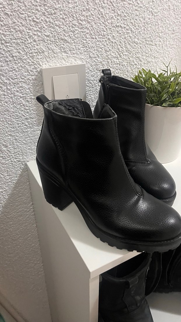 Siyah Deri Topuklu Kadın Bot - Görsel 3