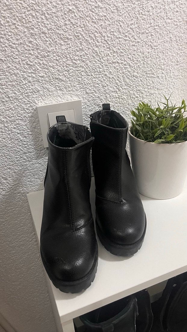 Siyah Deri Topuklu Kadın Bot - Görsel 2