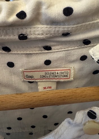 GAP Orjinal Düğmeli Beyaz Puantiyeli Kadın Gömlek - Görsel 3