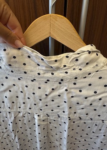 GAP Orjinal Düğmeli Beyaz Puantiyeli Kadın Gömlek - Görsel 6