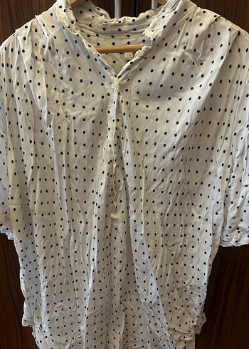 GAP Orjinal Düğmeli Beyaz Puantiyeli Kadın Gömlek - Görsel 2