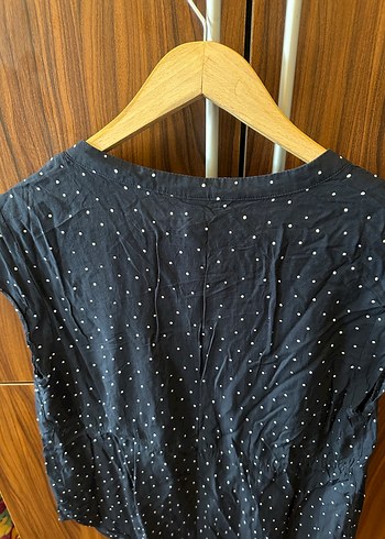 Lacivert Puantiyeli V Yakalı Kısa Kollu Kadın Gömlek - Görsel 6