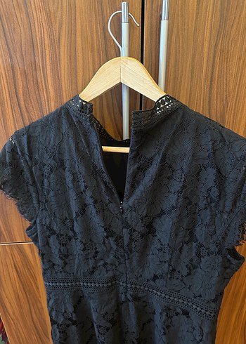 Siyah Dantelli Midi V Yaka Kısa Kollu Elbise - Görsel 4