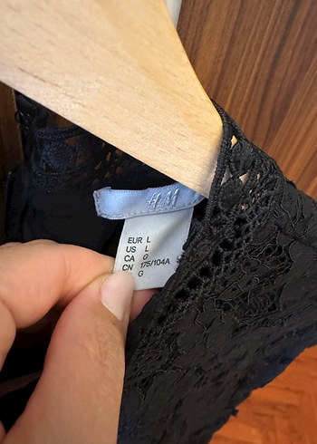 Siyah Dantelli Midi V Yaka Kısa Kollu Elbise - Görsel 3