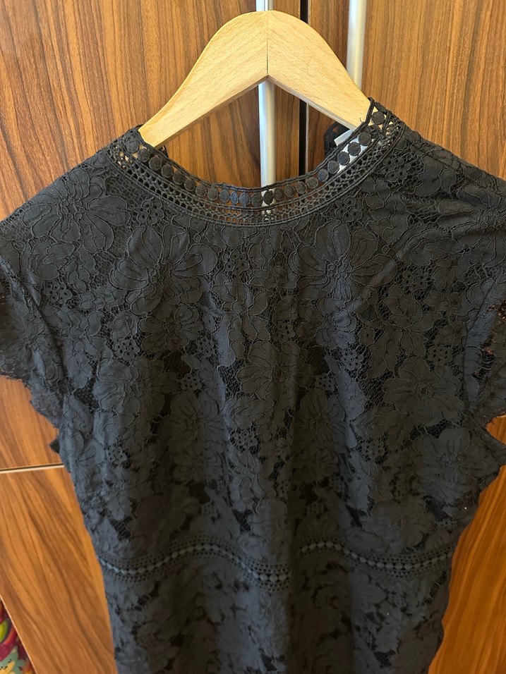 Siyah Dantelli Midi V Yaka Kısa Kollu Elbise - Görsel 2