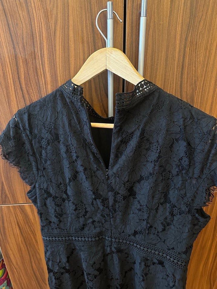 Siyah Dantelli Midi V Yaka Kısa Kollu Elbise - Görsel 4