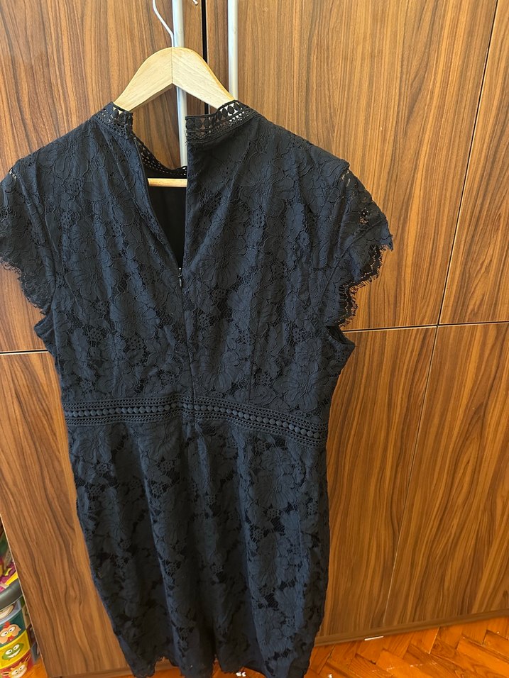 Siyah Dantelli Midi V Yaka Kısa Kollu Elbise - Görsel 5