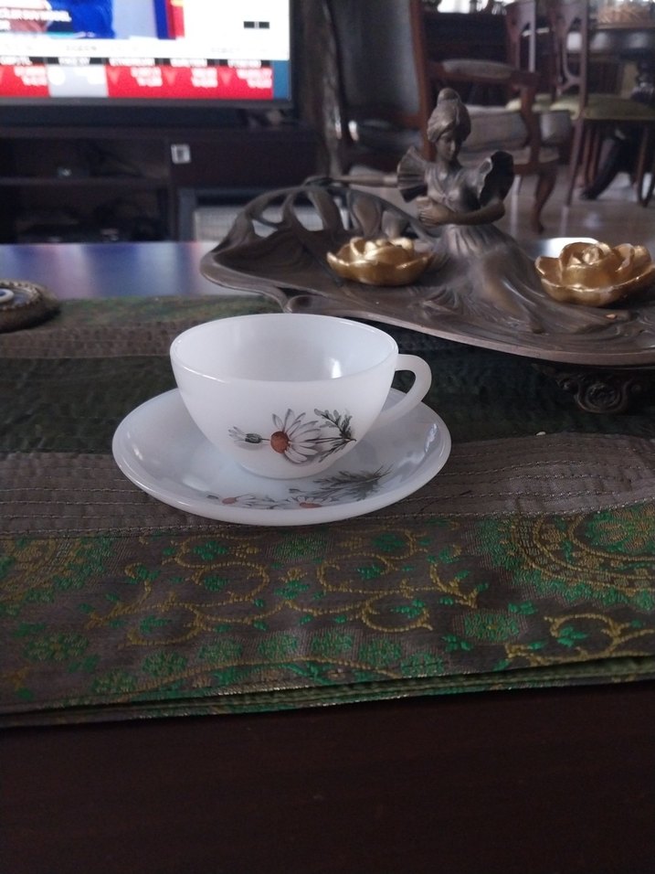 Gri Desenli Beyaz Porselen Fincan ve Tabak - Görsel 3