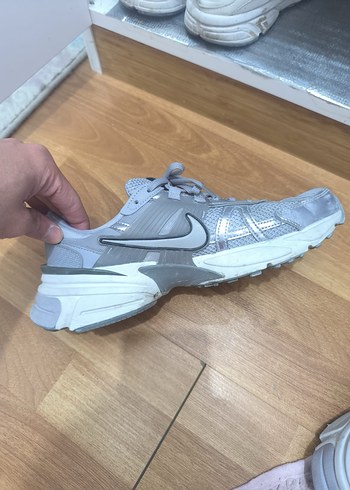 Nike Gri Bağcıklı Spor Ayakkabı - Görsel 4