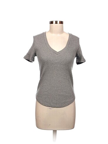 Calvin Klein T-shirt %70 İndirimli.